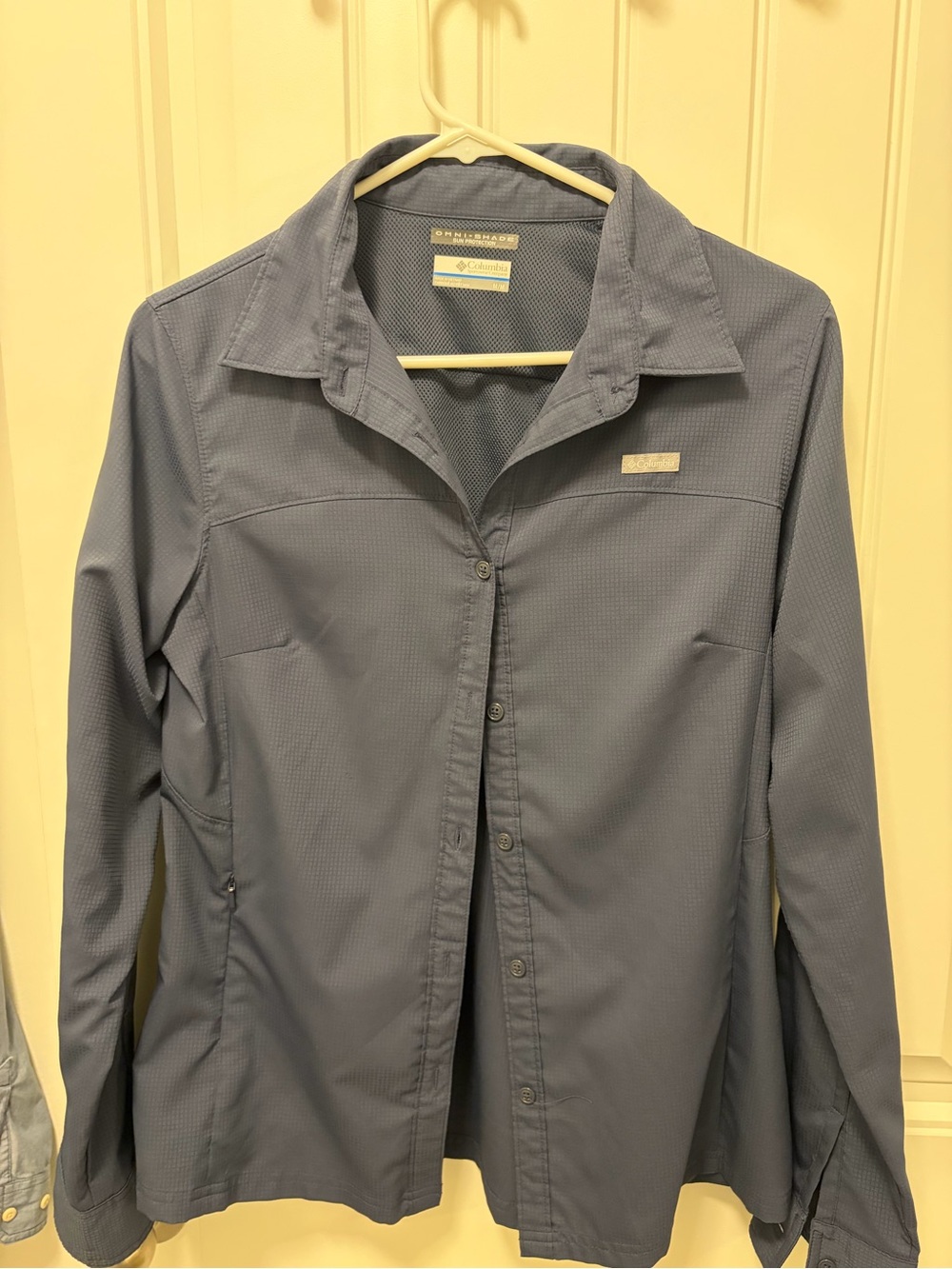 Columbia Women's Lightweight Navy shirt